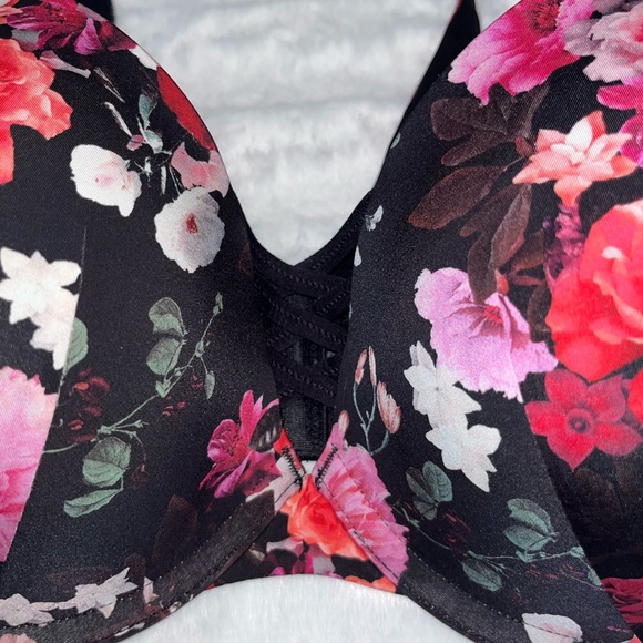 Absolutely Gorgeous Bra!Amazing hold!Push up bra Brand new & I have a few sizes - Picture 2 of 12